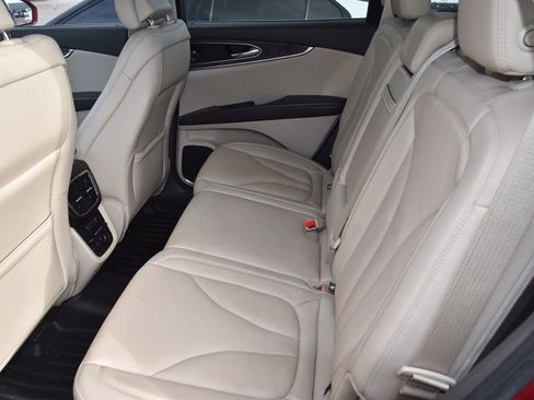 Used 2019 Lincoln Nautilus Reserve image 10