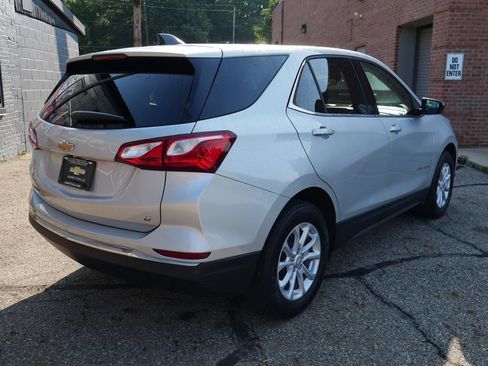 Used 2020 Chevrolet Equinox LT w/ Driver Convenience Package FWD image 4
