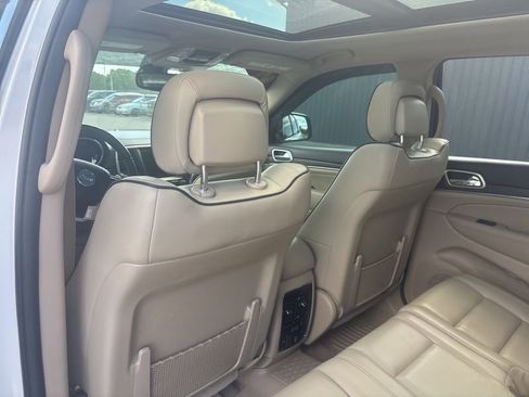 Used 2017 Jeep Grand Cherokee Overland AWD/4WD image 18
