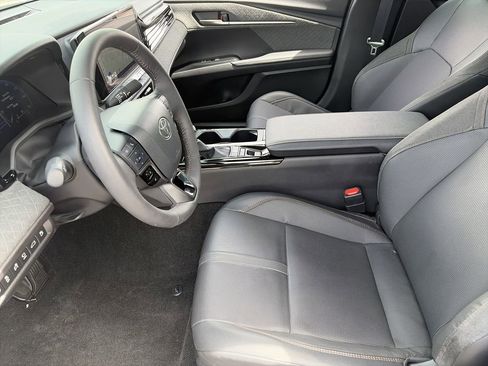 Used 2025 Toyota Camry XLE w/ Premium Plus Package FWD image 18