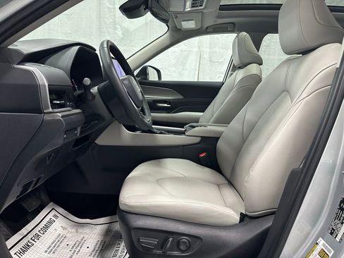Used 2025 Toyota Grand Highlander AWD image 14
