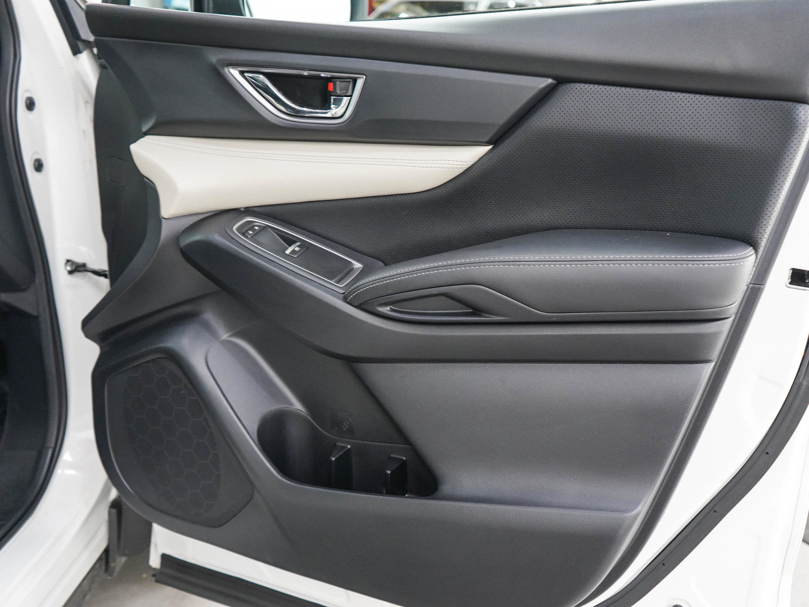 Used 2019 Subaru Ascent Limited w/ Popular Package #3 AWD/4WD image 9