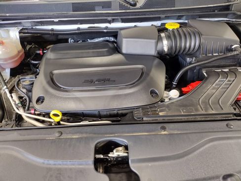 Used 2023 Chrysler Voyager LX FWD image 8