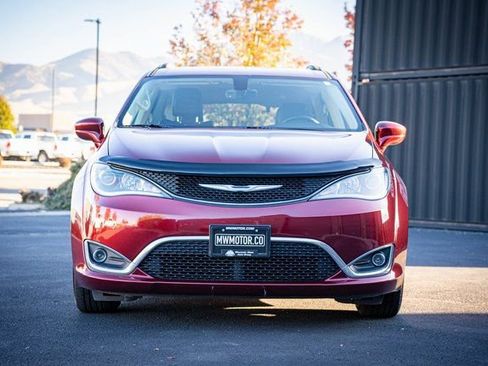 Used 2017 Chrysler Pacifica Touring-L Plus image 3