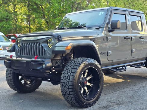 Used 2020 Jeep Gladiator Overland image 2