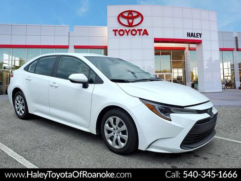 Used 2025 Toyota Corolla LE FWD image 1