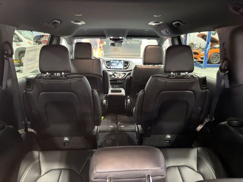 New 2026 Chrysler Voyager LX image 9