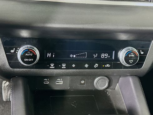 Used 2024 Mitsubishi Outlander SE Black Edition image 24