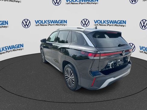 Certified 2025 Volkswagen Tiguan S w/ 18" Wheel Package FWD image 4