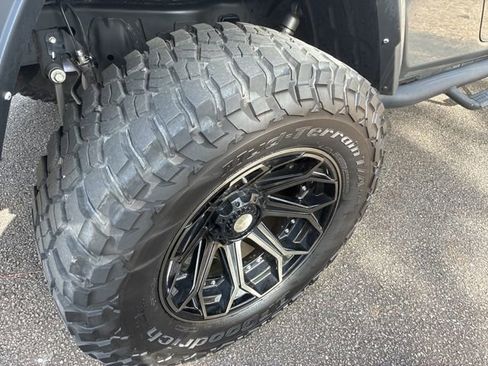 Used 2023 Jeep Gladiator Sport image 17