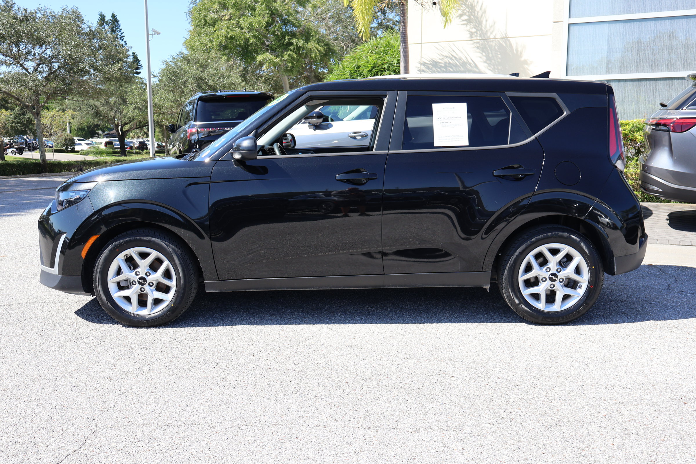 Used 2024 Kia Soul LX w/ Option Group 015 FWD image 5