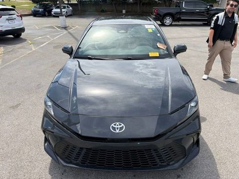 Used 2025 Toyota Camry SE FWD image 10