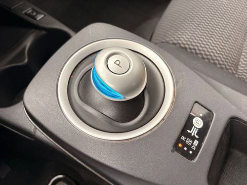 Used 2013 Nissan Leaf S image 16