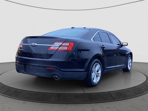 Used 2016 Ford Taurus SE image 7