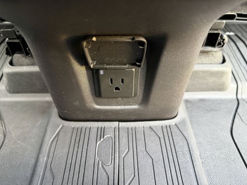 Used 2024 GMC Terrain SLT w/ Infotainment Package II image 13