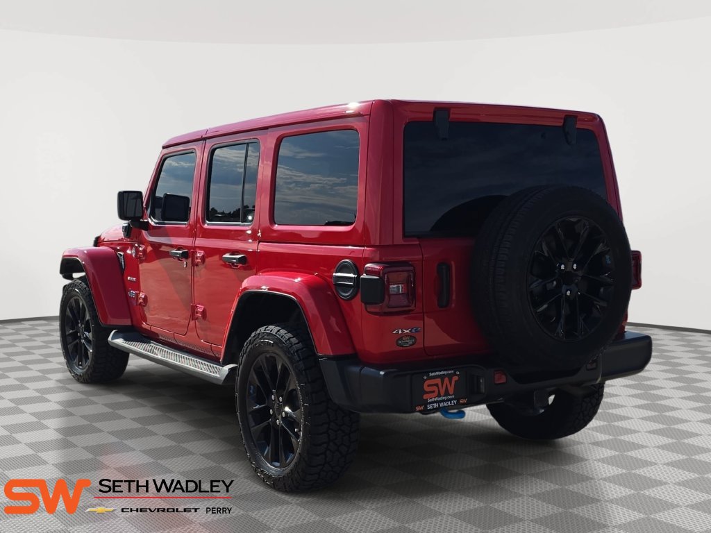 Used 2022 Jeep Wrangler Unlimited Sahara w/ Cold Weather Group AWD/4WD image 5