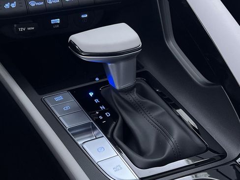 New 2025 Hyundai Elantra Limited image 21