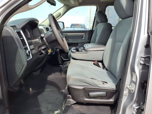 Used 2019 RAM 1500 Classic SLT RWD image 17