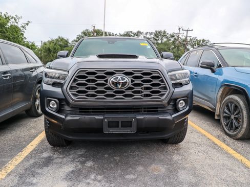 Used 2023 Toyota Tacoma TRD Sport w/ Technology Package AWD/4WD image 4