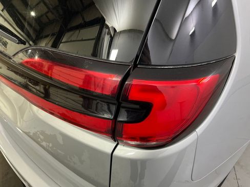 Used 2023 Chrysler Pacifica Touring-L image 44