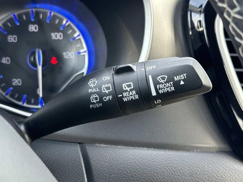 Used 2022 Chrysler Pacifica Touring-L image 16