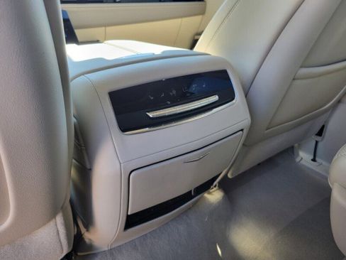 Used 2025 Cadillac Escalade Sport Platinum image 32