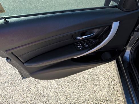 Used 2018 BMW 320i xDrive Sedan image 16