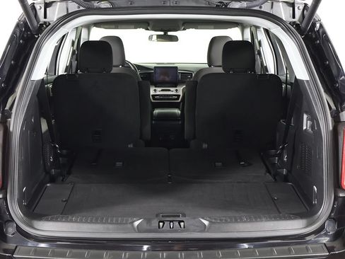 Used 2023 Ford Explorer XLT AWD/4WD image 18