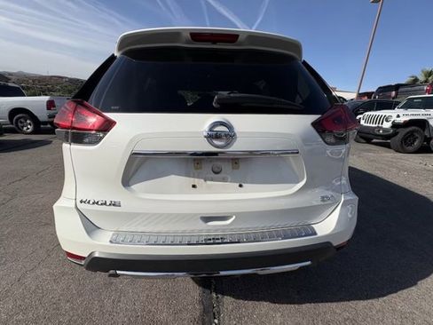 Used 2017 Nissan Rogue SV w/ SV Premium Package image 4