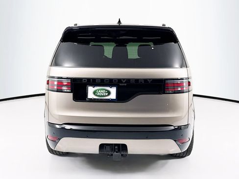 Used 2025 Land Rover Discovery Dynamic SE AWD/4WD image 6