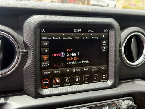 Used 2022 Jeep Wrangler Unlimited Sahara w/ Cold Weather Group AWD/4WD image 23