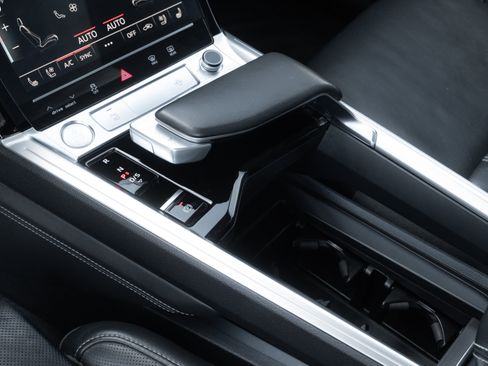 Used 2019 Audi e-tron Prestige w/ Prestige Package image 17