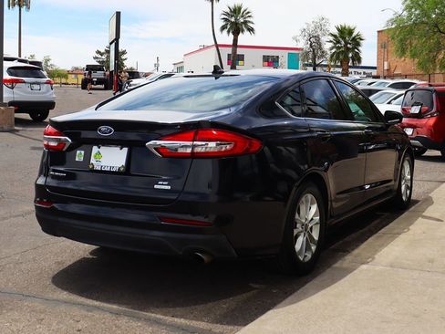 Used 2020 Ford Fusion SE image 12