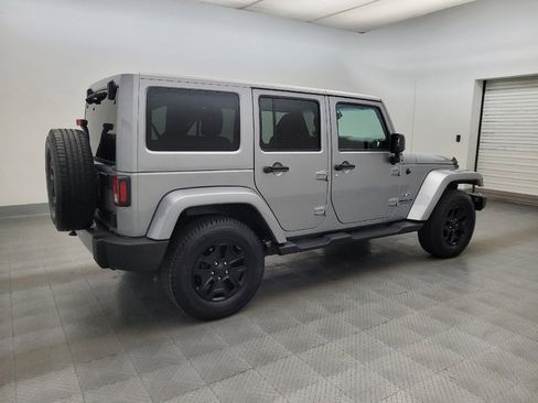 Used 2017 Jeep Wrangler Unlimited Sahara w/ Connectivity Group AWD/4WD image 10
