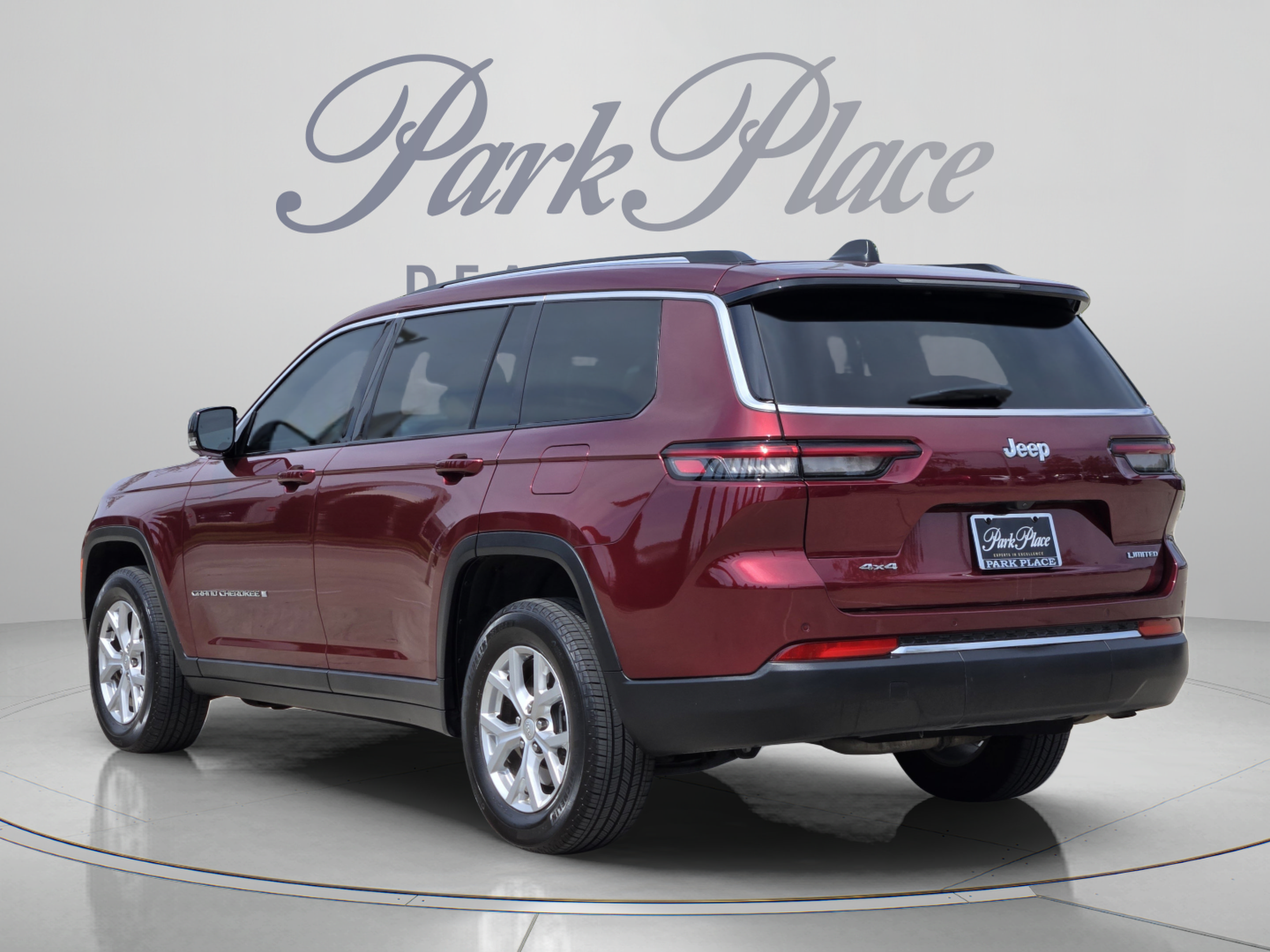 Used 2023 Jeep Grand Cherokee L Limited AWD/4WD image 3