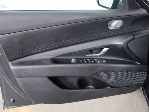 Used 2022 Hyundai Elantra SEL FWD image 19
