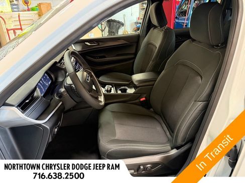 Used 2025 Jeep Grand Cherokee Laredo X w/ Luxury Tech Group I AWD/4WD image 25