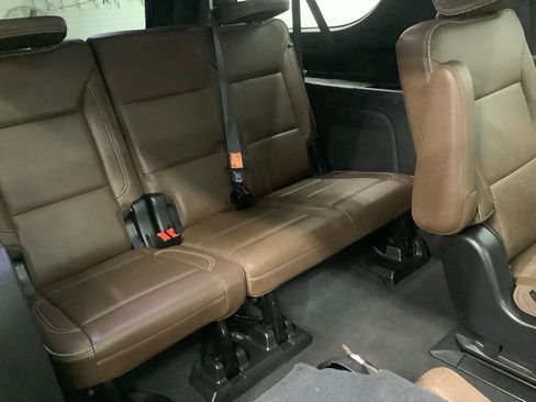 Used 2021 Chevrolet Suburban High Country image 36