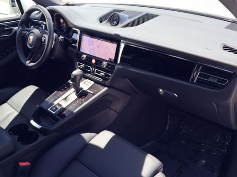 Certified 2025 Porsche Macan image 25