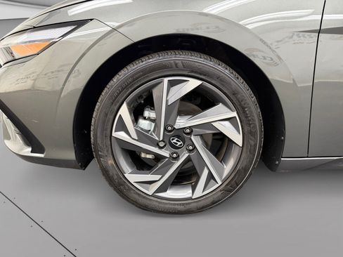 Certified 2024 Hyundai Elantra Limited FWD image 14