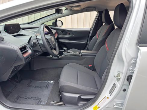 Used 2024 Toyota Prius Prime FWD image 15