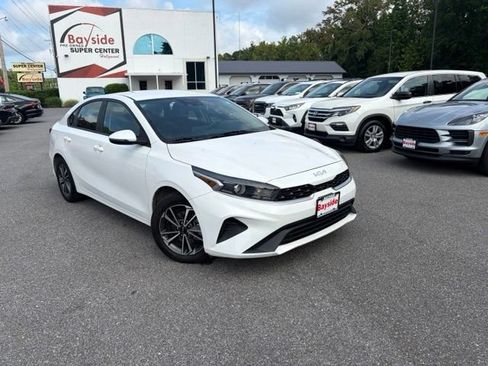 Used 2023 Kia Forte LXS w/ LXS Technology Package FWD image 2