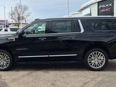 Used 2025 GMC Yukon XL Denali AWD/4WD image 5
