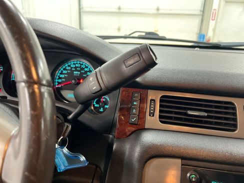 Used 2011 GMC Yukon SLT AWD/4WD image 16