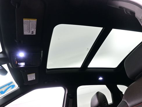 Used 2021 Chevrolet Blazer RS w/ Enhanced Convenience Package image 19