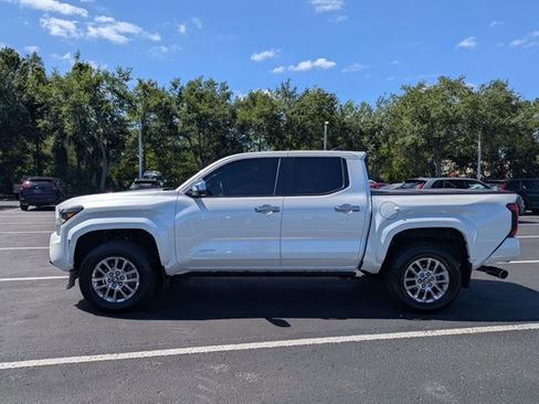 Used 2024 Toyota Tacoma Limited w/ Limited Package (LT) image 9