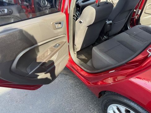 Used 2014 Ford Fiesta SE w/ Equipment Group 201A FWD image 9