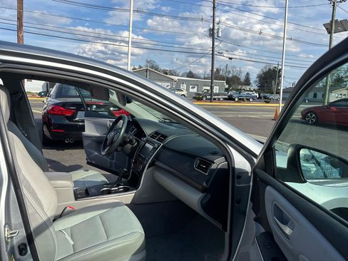 Used 2017 Toyota Camry XLE image 13