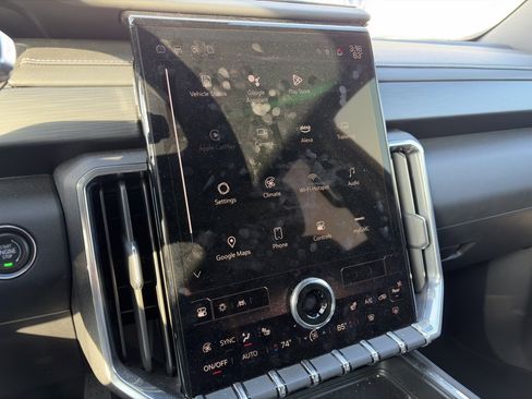 Used 2025 GMC Acadia Elevation image 22