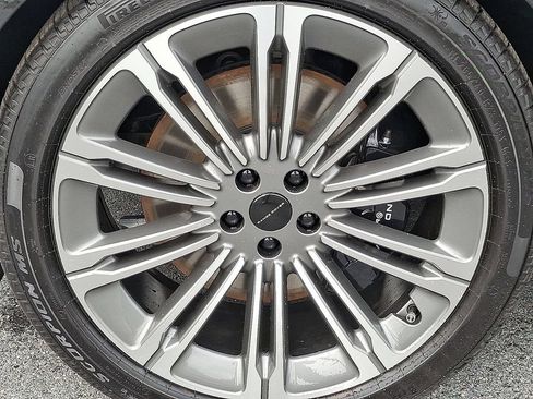 New 2026 Land Rover Range Rover Long Wheelbase SE AWD/4WD image 5